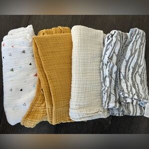 Little unicorn muslin swaddle blankets (set 4)